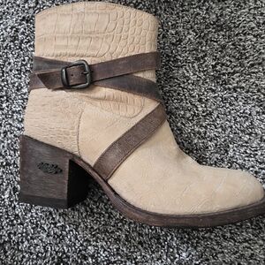 Stylish Tan and Brown Ankle Boots